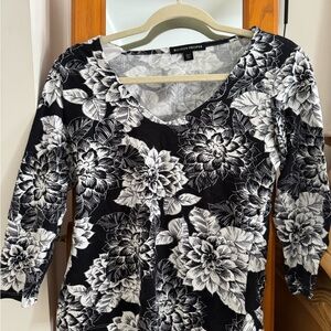 Boston Proper Monochrome Floral V Neck Long Sleeve Top